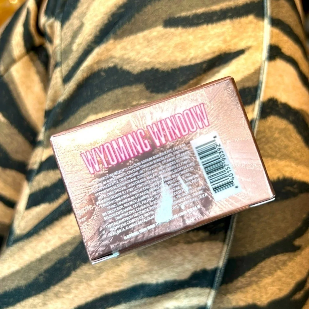 JEFFREE STAR COSMETICS Eye Gloss Powder Wyoming window, brown new in box